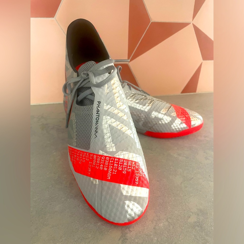 Nike Phantom Venom Academy Soccer Shoes - Picture 2 of 8